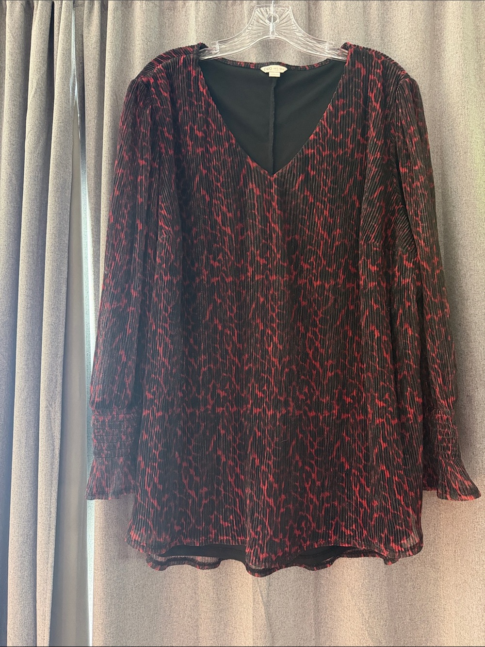 Cato Black and Red V-Neck Pleated Blouse